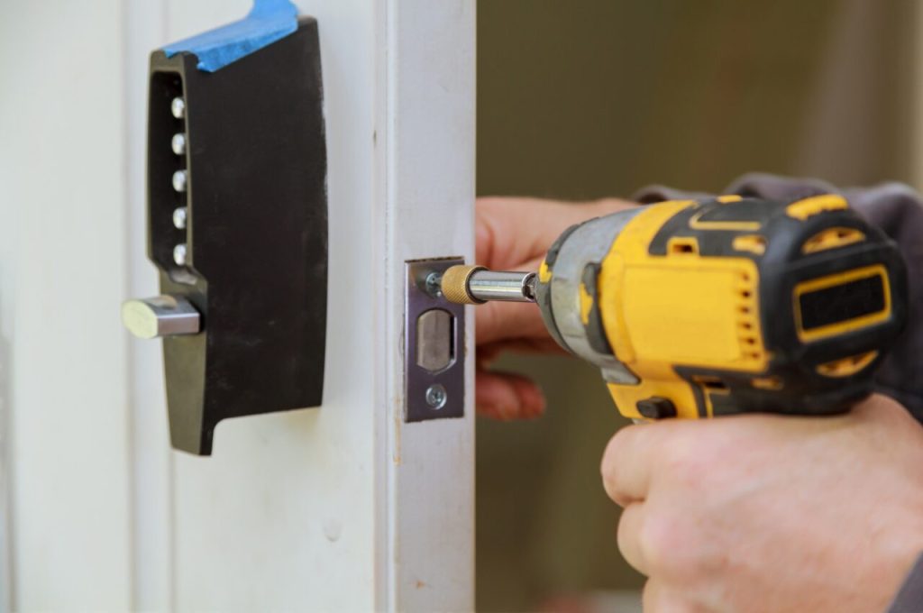 builder is installing lock a doot in the room